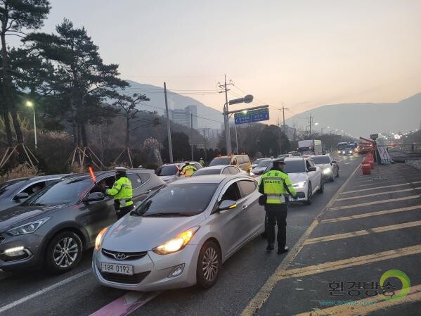 창원중부경찰서(서장 정창영)는 지난 6일 오전 7시부터 8시까지 성주광장교차로에서 출근길 음주운전 합동 단속을 실시했다