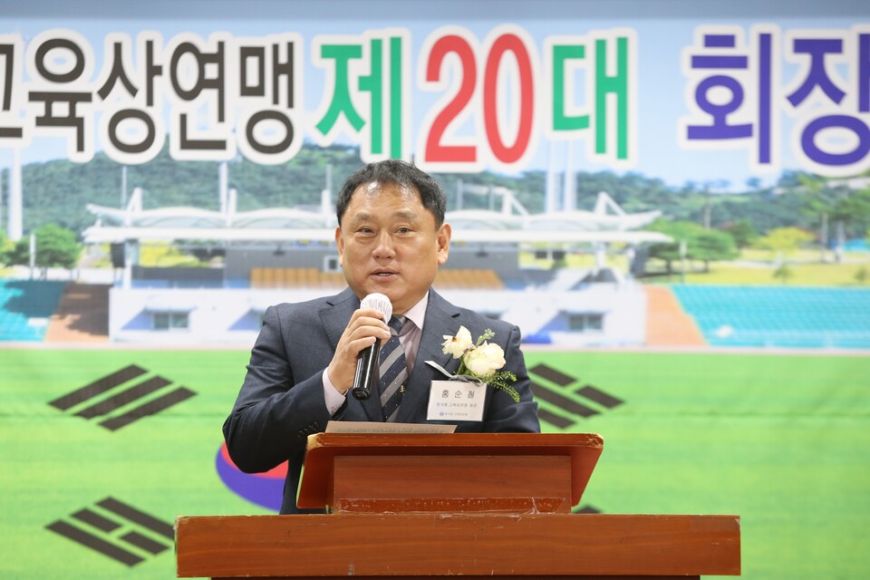 제20대 한국중고육상연맹의 홍순철 신임 회장이 인사말을 하고 있다.