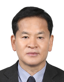 새로 선임된 박홍근제2대 후원회장