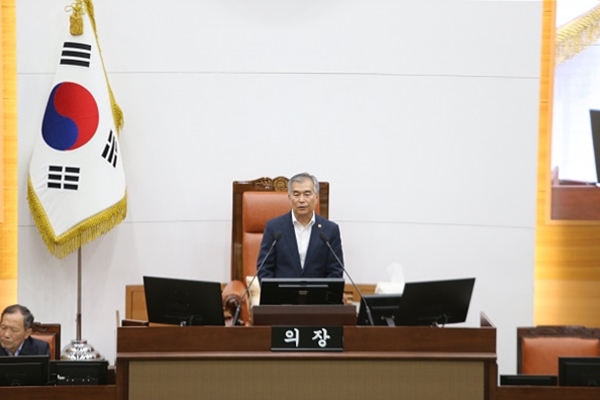 서울시의회의 김현기 의장이 12일 제319회 정례회에서 개회사를 발표하고 있다.